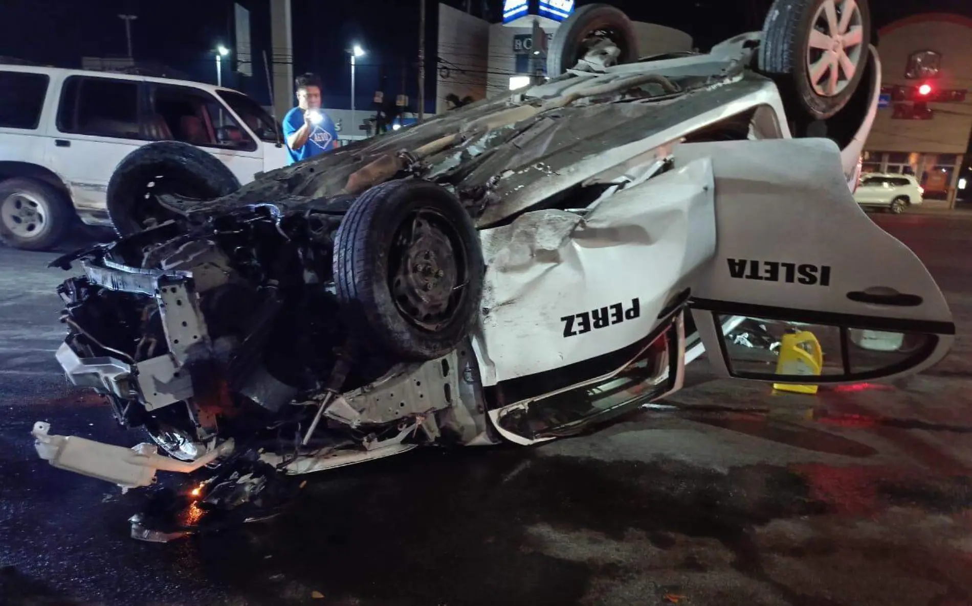 Volcadura de carro de la ruta Isleta Pérez en la Avenida Hidalgo, Tampico Teresa Macías (4)